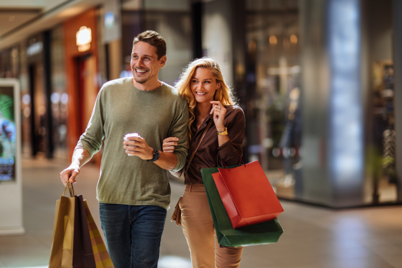 couple happy shopping